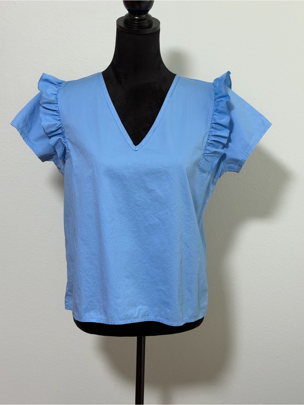 KAOS Short Sleeve Cotton V Neck Ruffle Top - Medium
